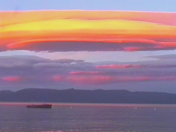 Lenticular3.jpg (37412 bytes)